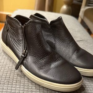 Ecco Women's Black Leather Sneakers